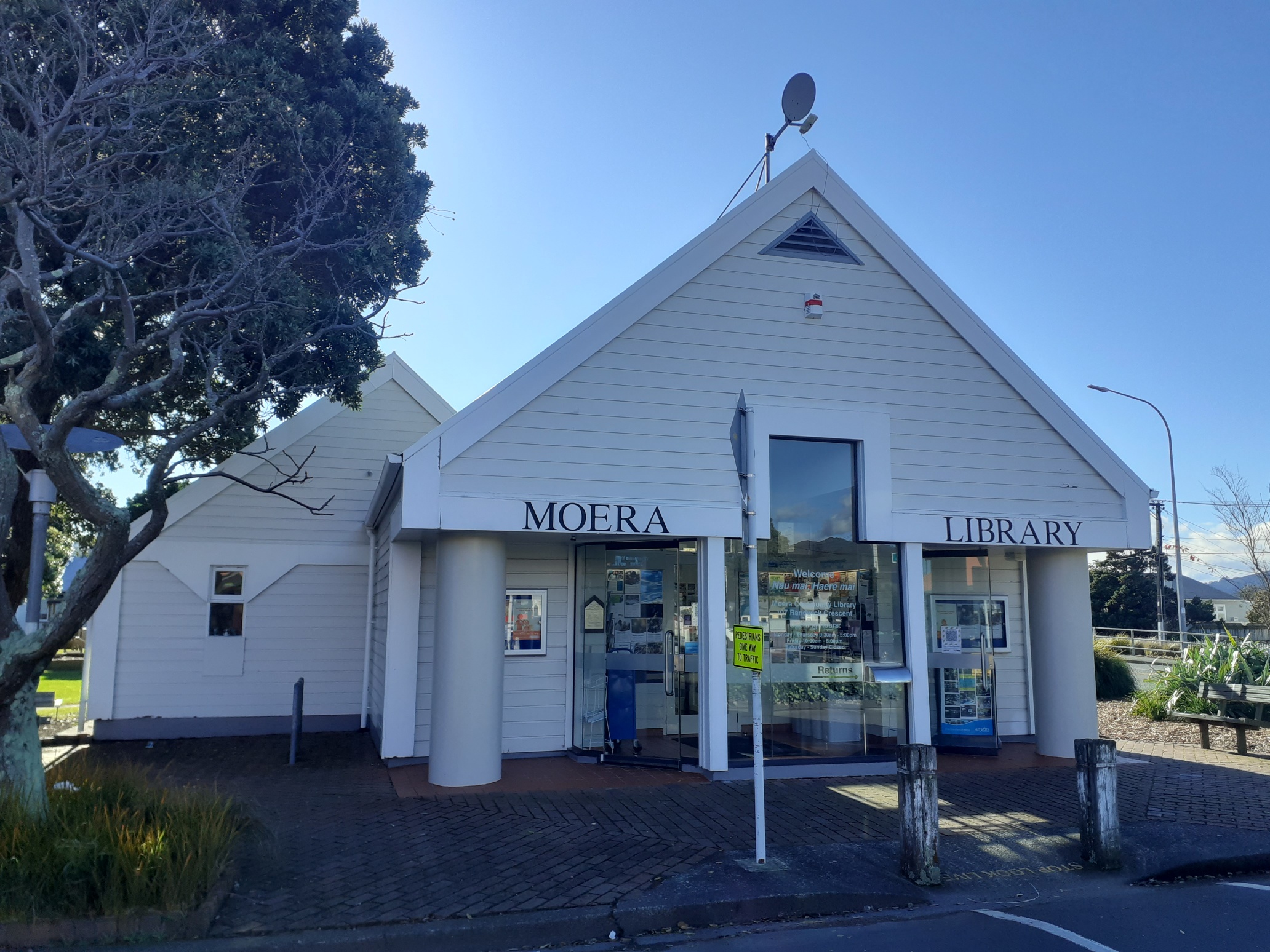 A view of the front of Moerā Library on Randwick Cres.